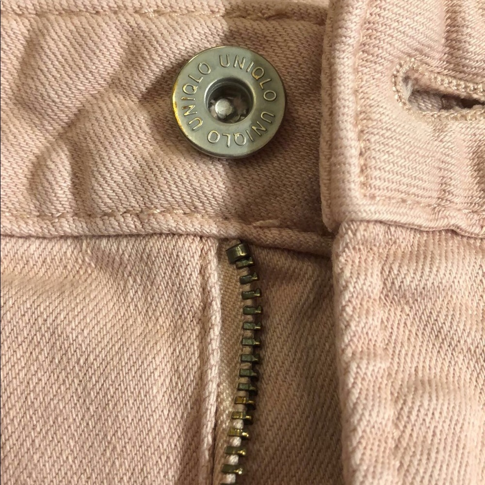 UNIQLO ROSY PINK SHORTS - Picture 3 of 4